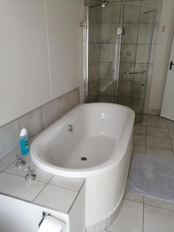 Park Living Guesthouse Блоемфонтейн Екстериор снимка