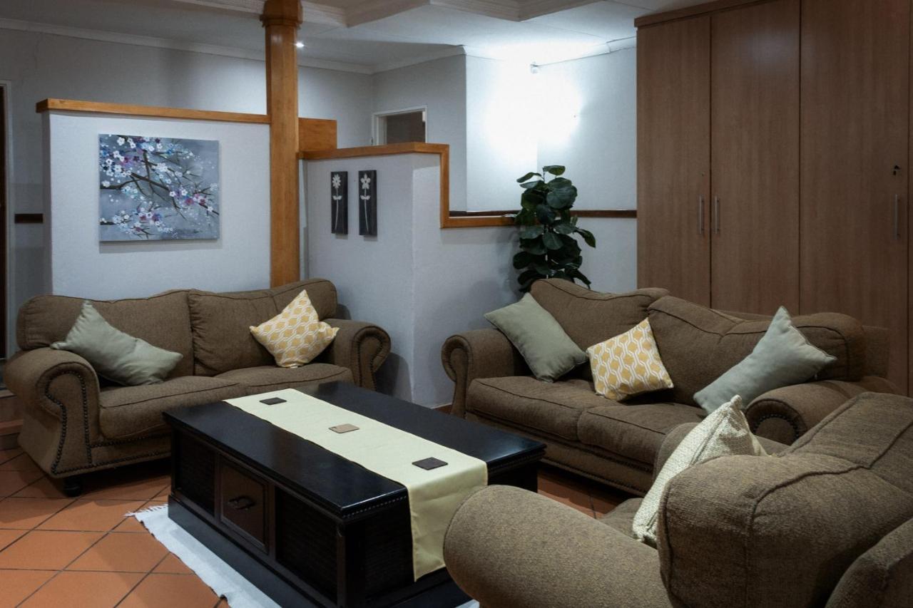 Park Living Guesthouse Блоемфонтейн Екстериор снимка